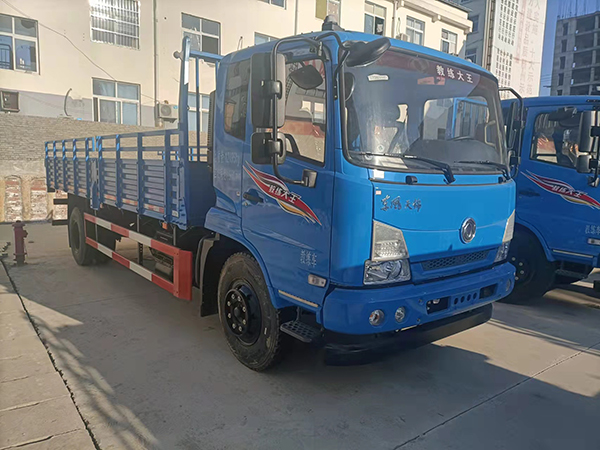 教練車發(fā)動機加多少機油最合適？